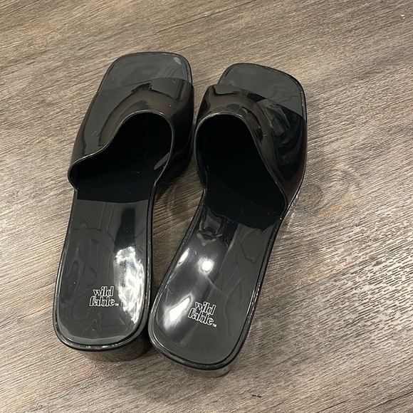 Slip On Sandals - Picture 4 of 9